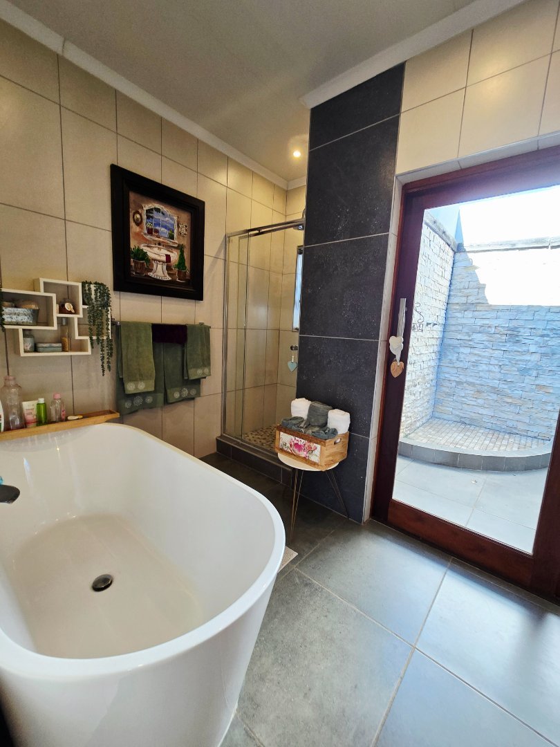 4 Bedroom Property for Sale in Flamwood North West